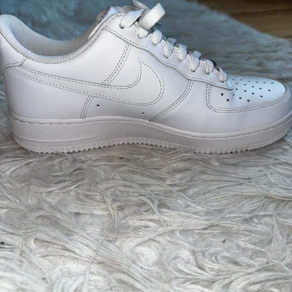 Nike Air Force 1 ‘07 Gently Worn - Picture 12 of 15
